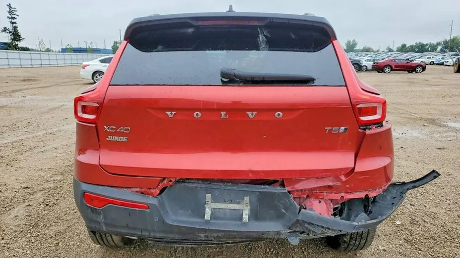 VOLVO XC40 -