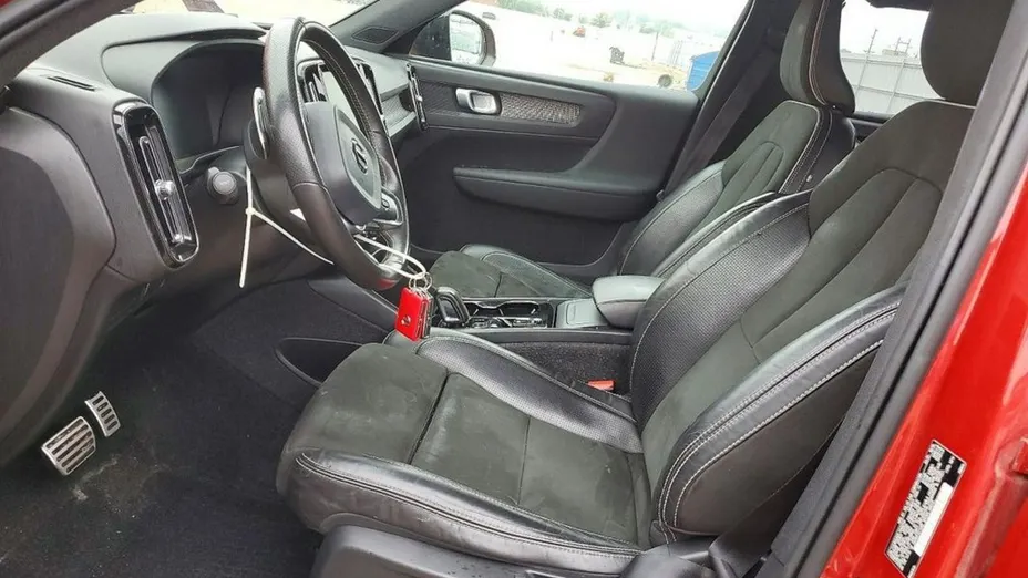 VOLVO XC40 -