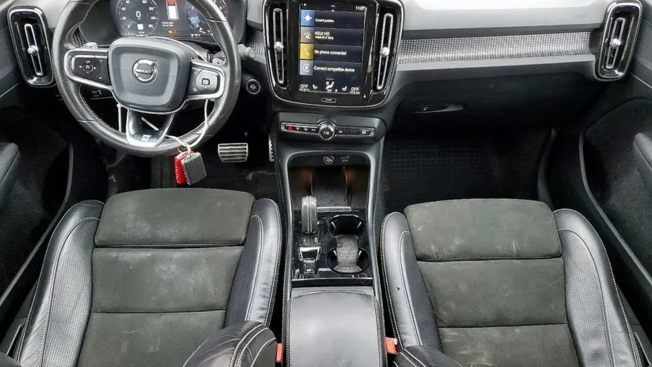 VOLVO XC40 -