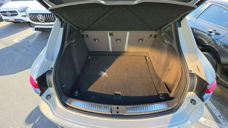 PORSCHE Macan -