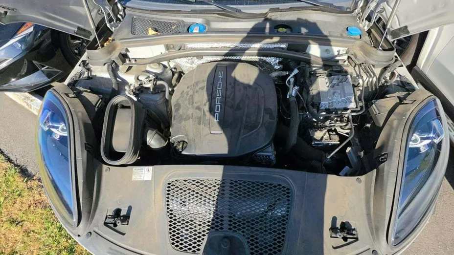 PORSCHE Macan -