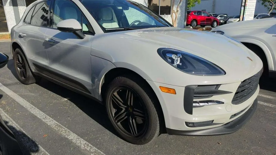 PORSCHE Macan -