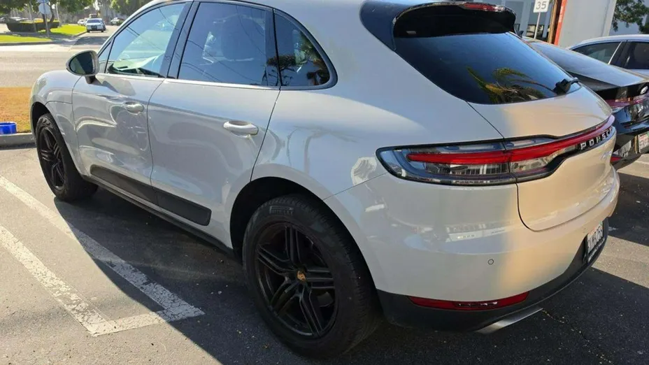 PORSCHE Macan -