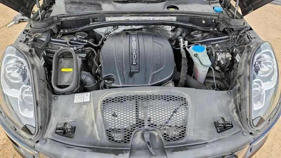 PORSCHE Macan -