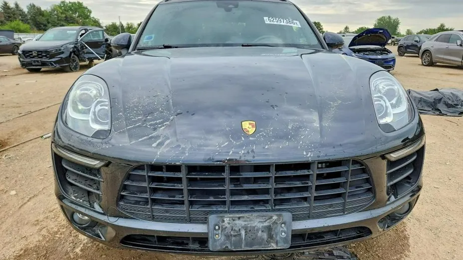 PORSCHE Macan -