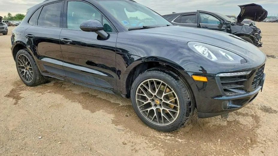 PORSCHE Macan -