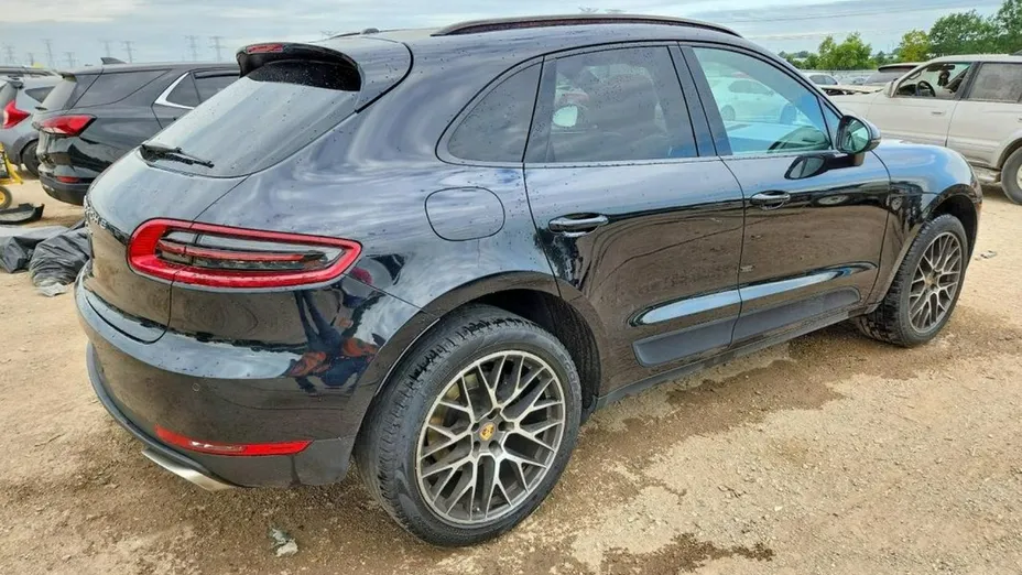 PORSCHE Macan -