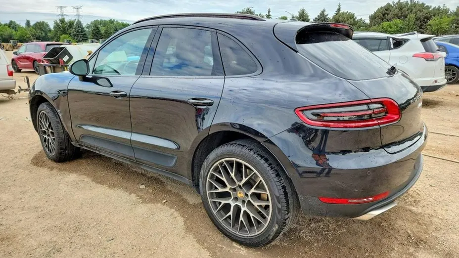 PORSCHE Macan -
