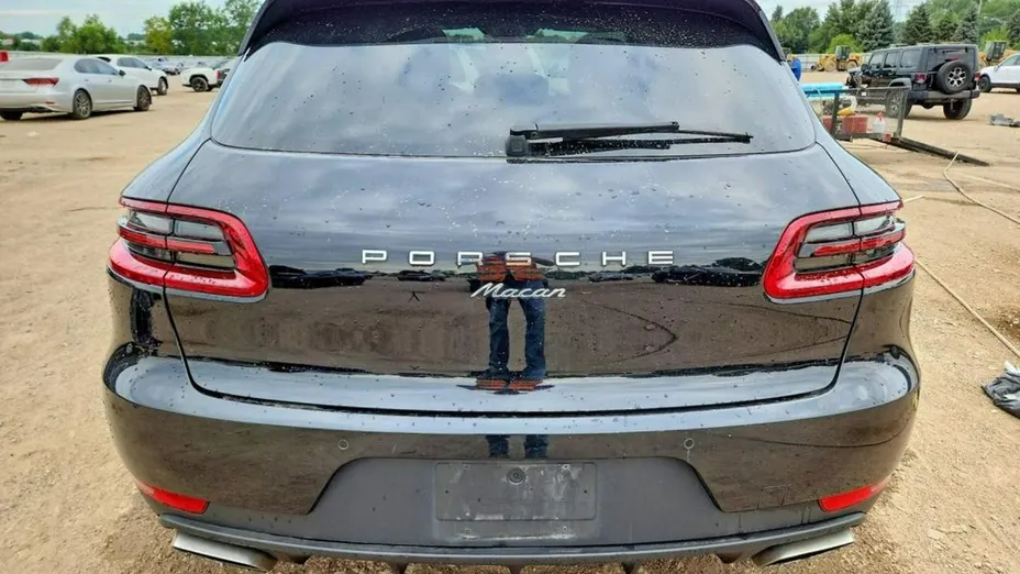 PORSCHE Macan -