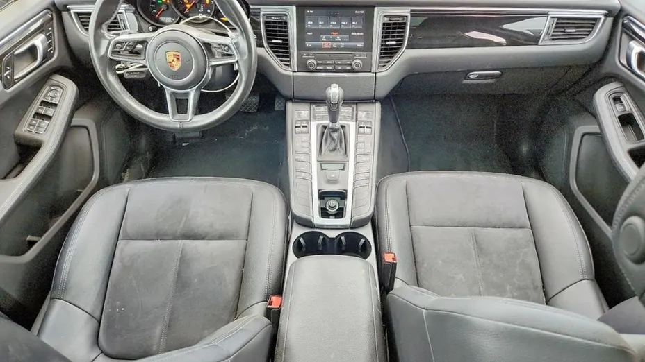 PORSCHE Macan -