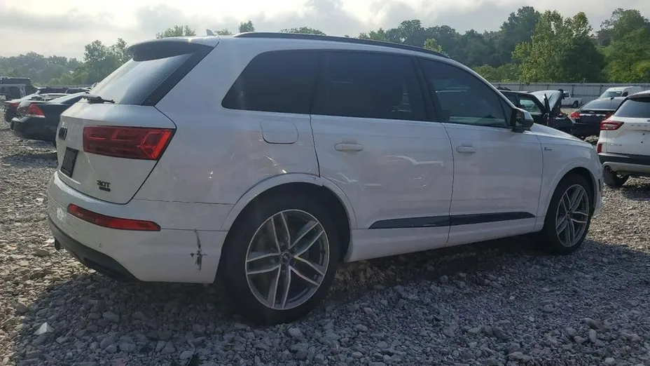 AUDI Q7 -