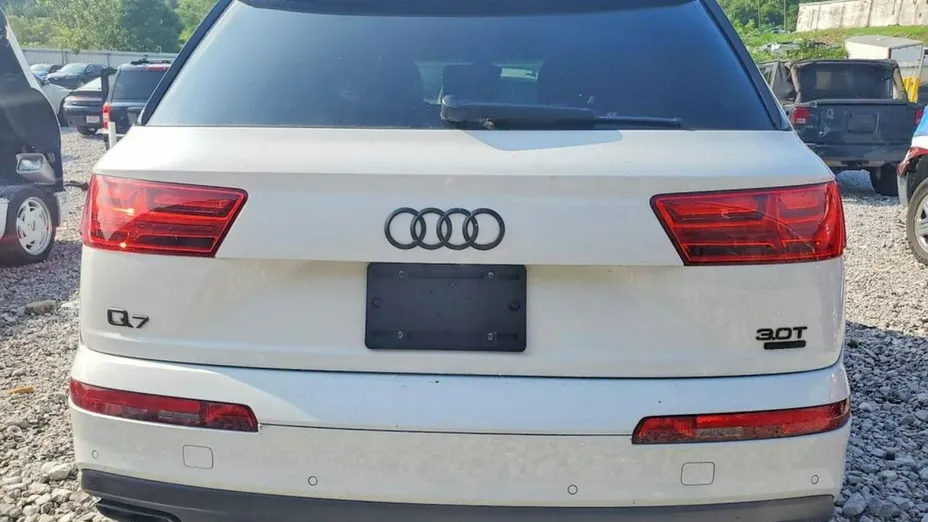 AUDI Q7 -