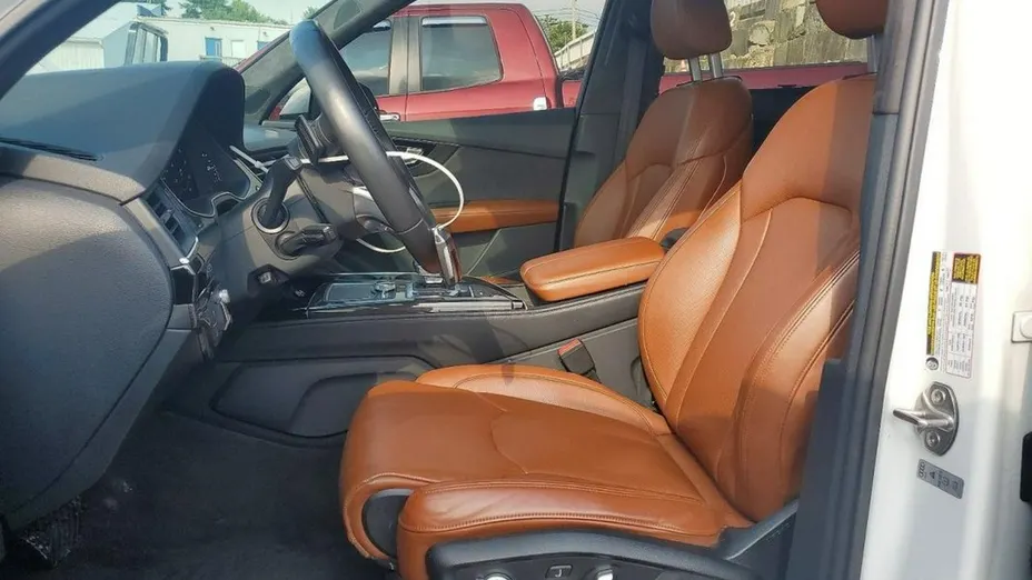 AUDI Q7 -