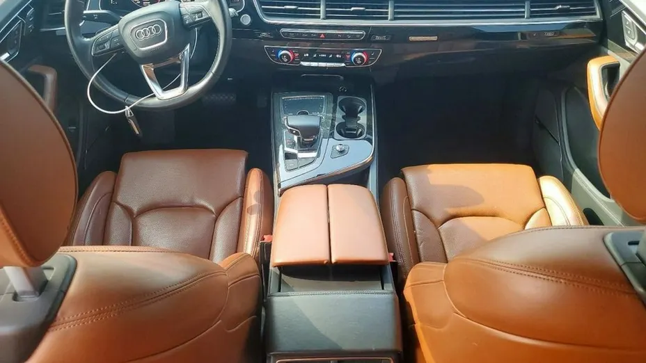 AUDI Q7 -
