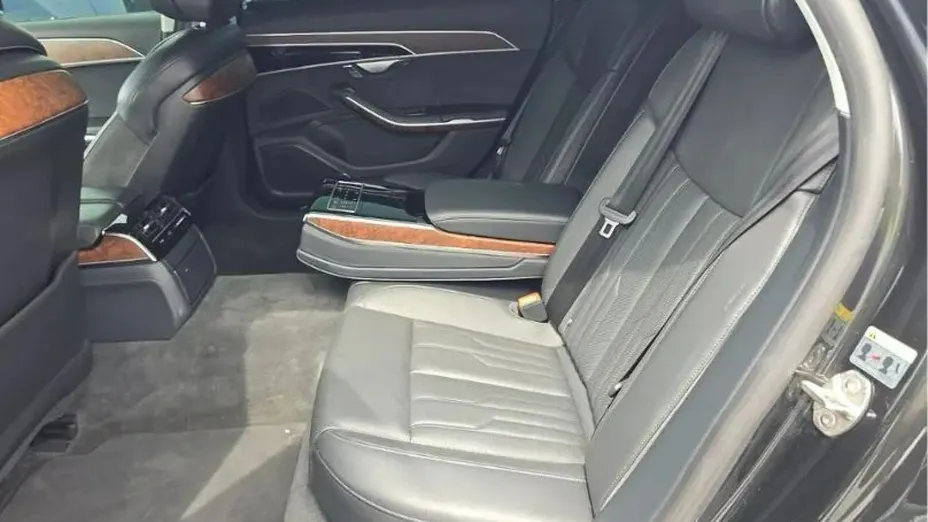 AUDI A8 -
