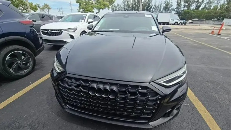 AUDI A8 -
