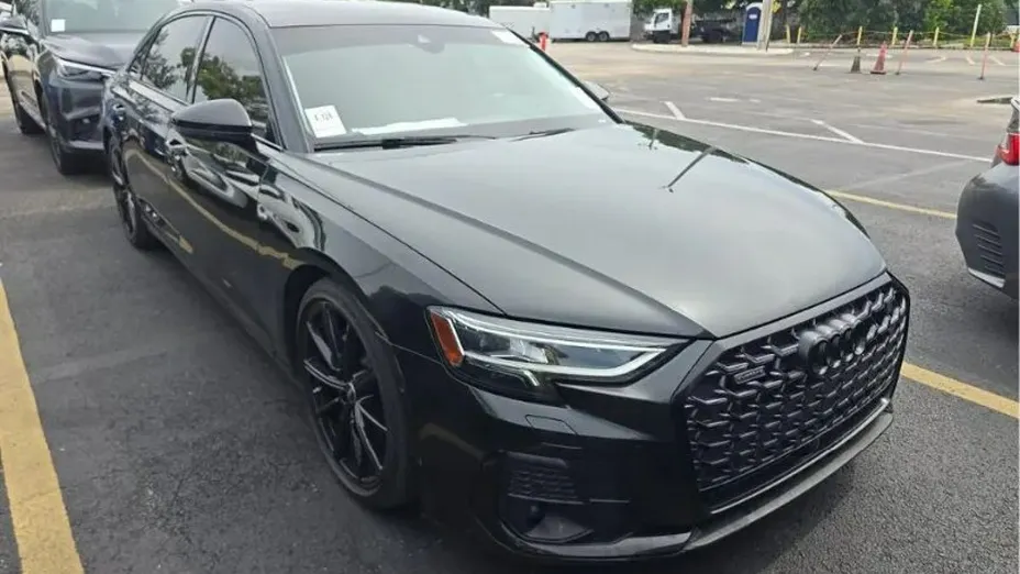 AUDI A8 -