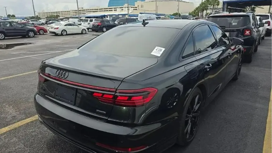 AUDI A8 -