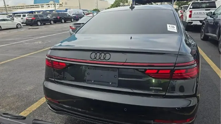 AUDI A8 -