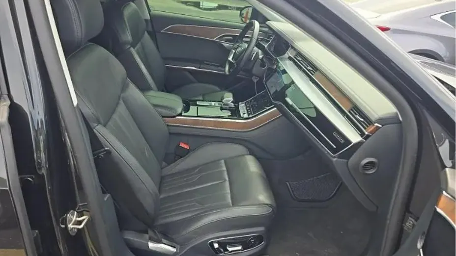 AUDI A8 -