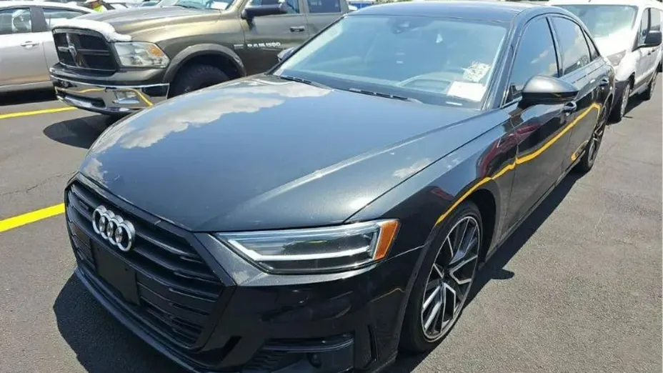 AUDI A8 -