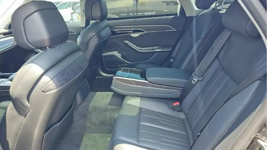 AUDI A8 -