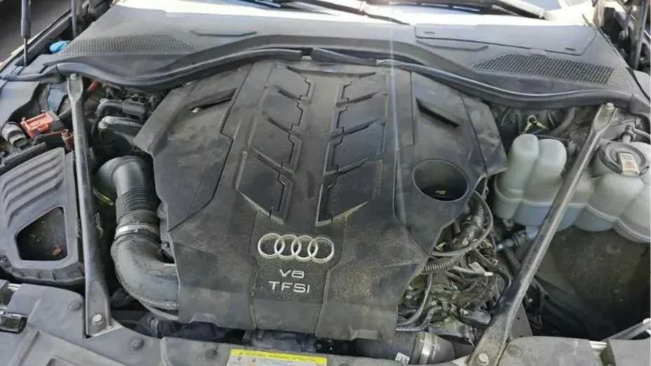 AUDI A8 -