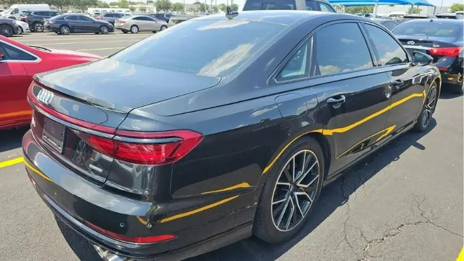 AUDI A8 -