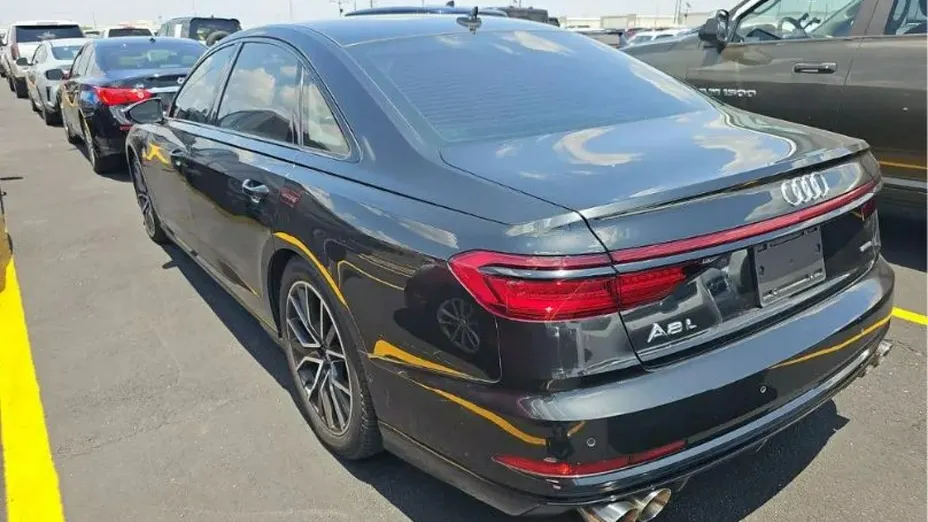 AUDI A8 -