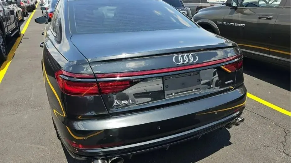 AUDI A8 -