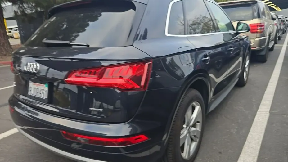 AUDI Q5 -