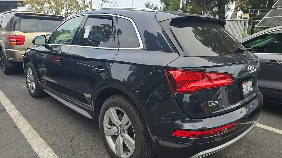 AUDI Q5 -