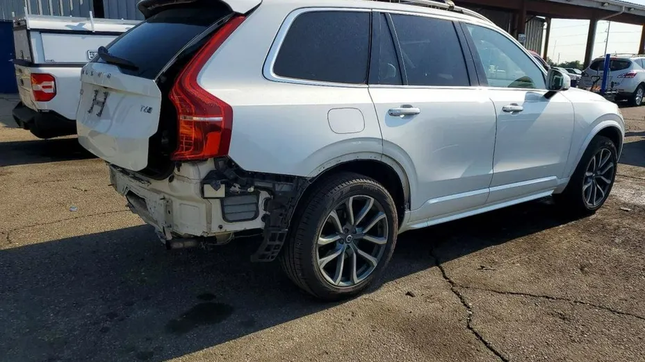 VOLVO XC90 -