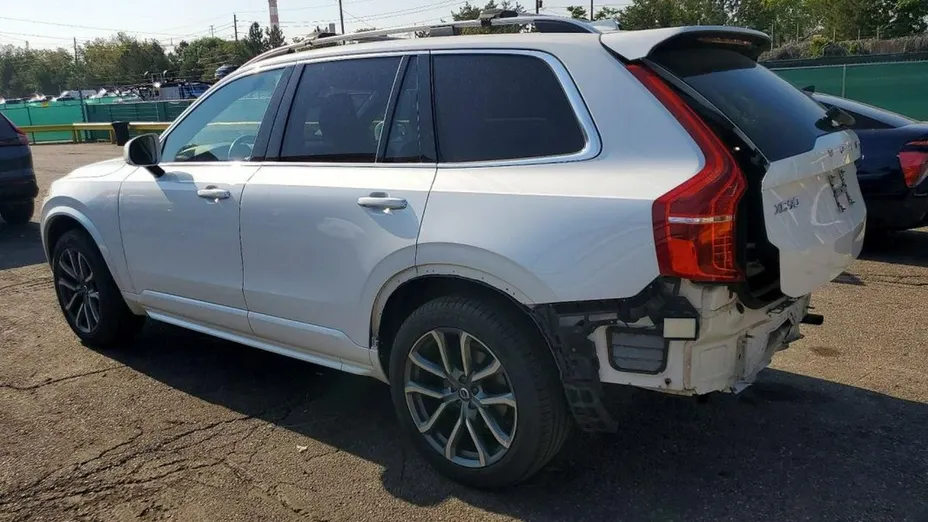 VOLVO XC90 -
