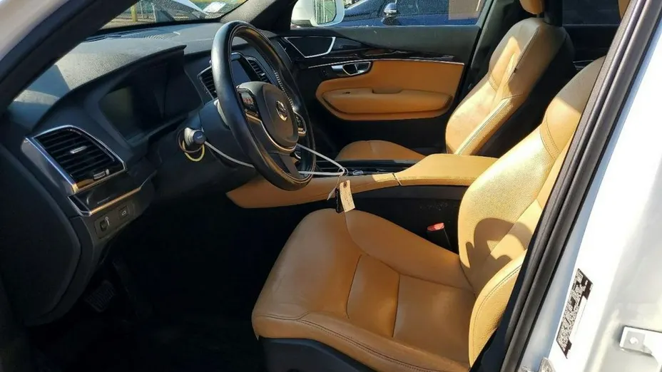 VOLVO XC90 -