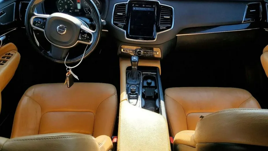 VOLVO XC90 -