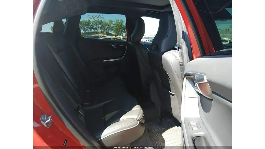 VOLVO XC60 -