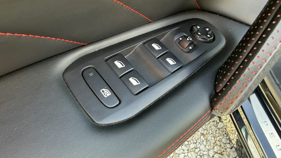 PEUGEOT 308 -