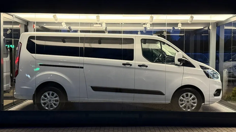 FORD Tourneo Custom -
