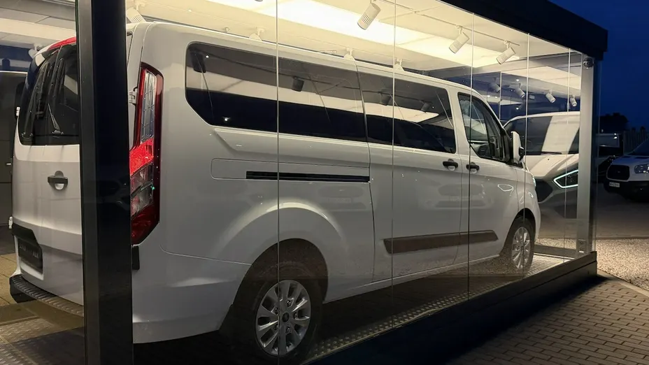 FORD Tourneo Custom -