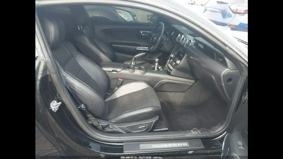 FORD Mustang -