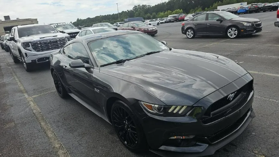 FORD Mustang -