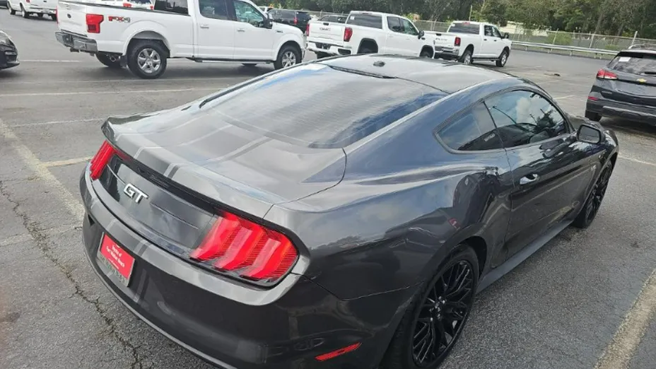 FORD Mustang -