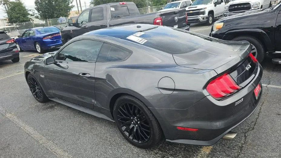 FORD Mustang -