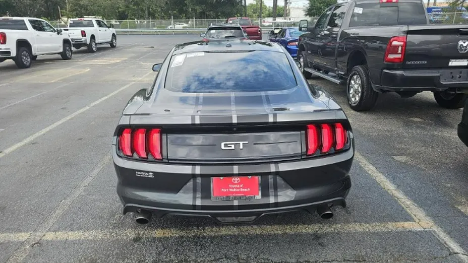 FORD Mustang -