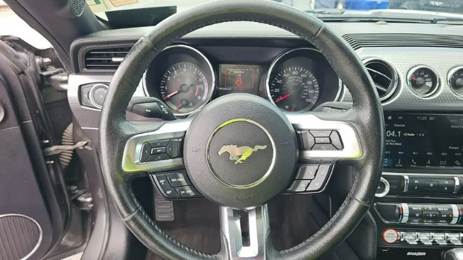 FORD Mustang -