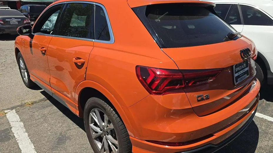 AUDI Q3 -