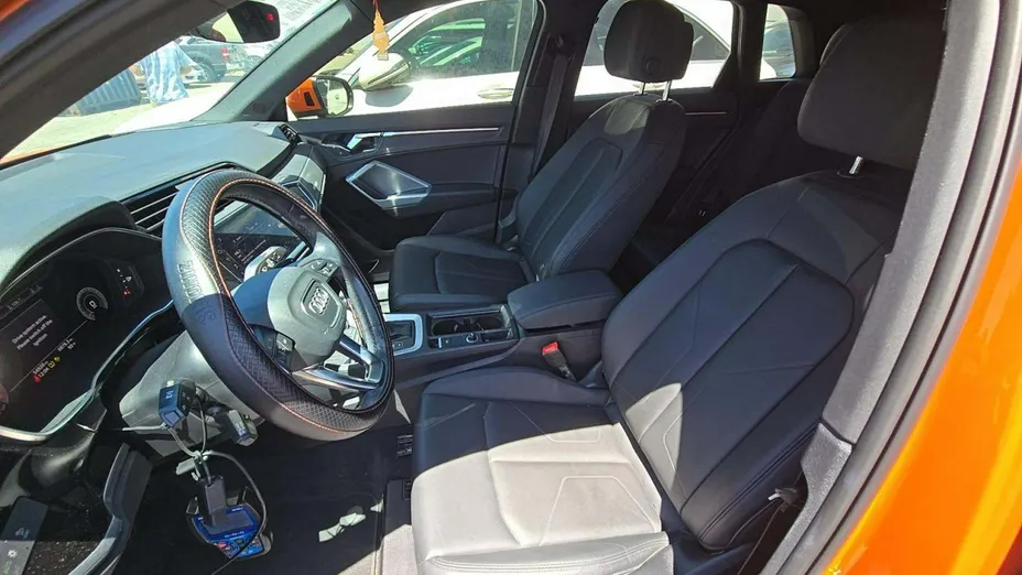 AUDI Q3 -