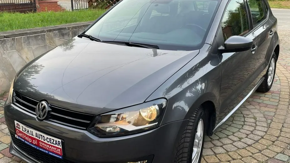 VOLKSWAGEN Polo -