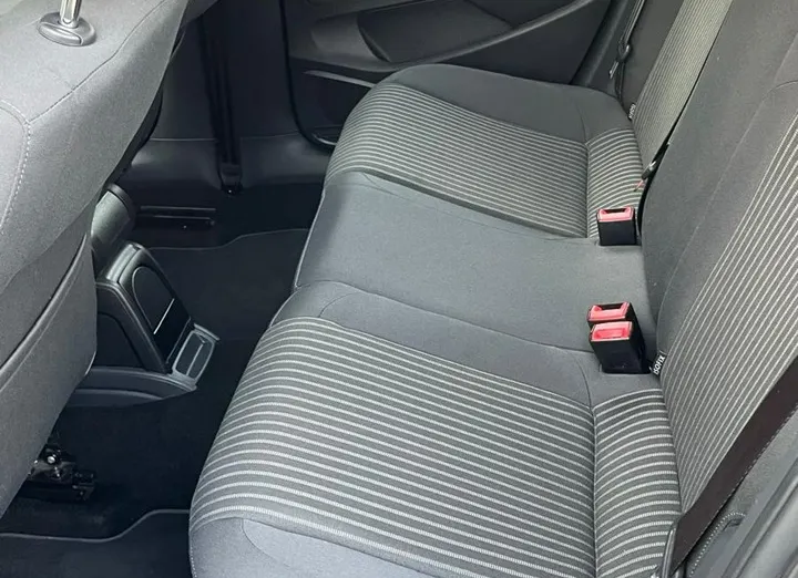 VOLKSWAGEN Polo -